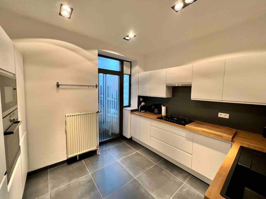 Bellevue - Grand Appartement Pour 5 Sur Les Quais De La Meuse Liege Luaran gambar