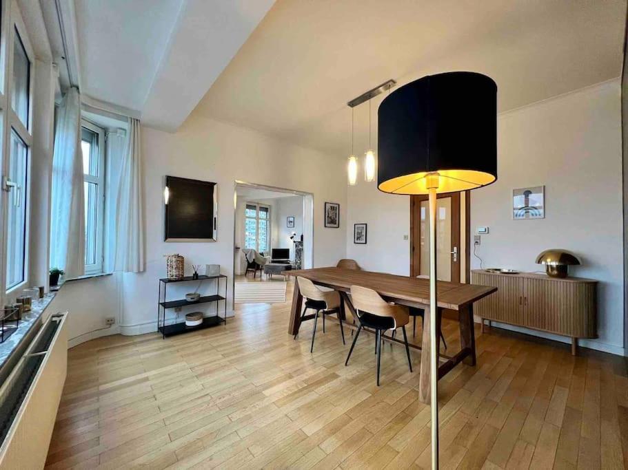 Bellevue - Grand Appartement Pour 5 Sur Les Quais De La Meuse Liege Luaran gambar